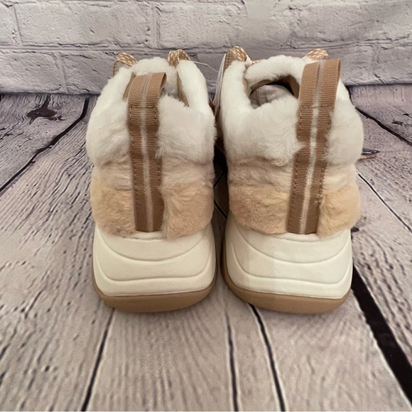 NWT Katy Perry The Fuzz fur low-top sneakers in white/nude 7 1/2 - Picture 5 of 8